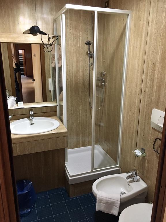Hotel Socrate Лавена-Понте-Треза Екстер'єр фото